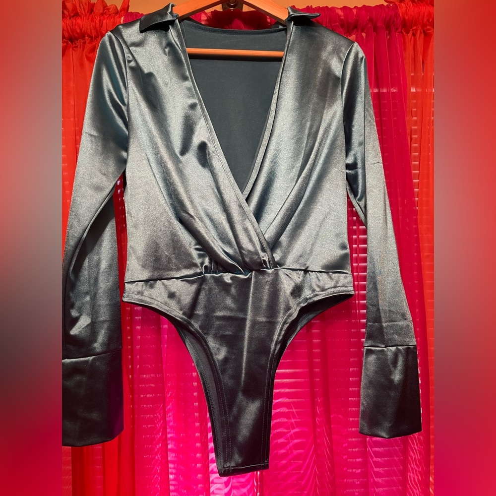 Large turquoise 2-piece set. Long sleeve bodysuit top and long pants.
